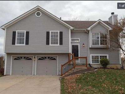 404 Allendale Ct, Greenwood, MO, 64034