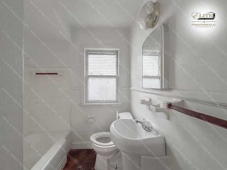 18759 Grandville Ave — Photo 14