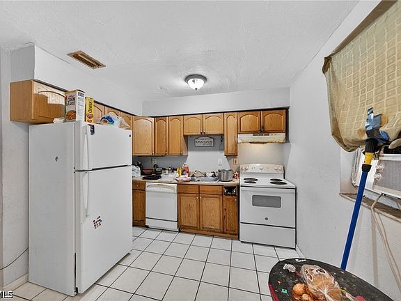 2nd image of 1904 Fountain St