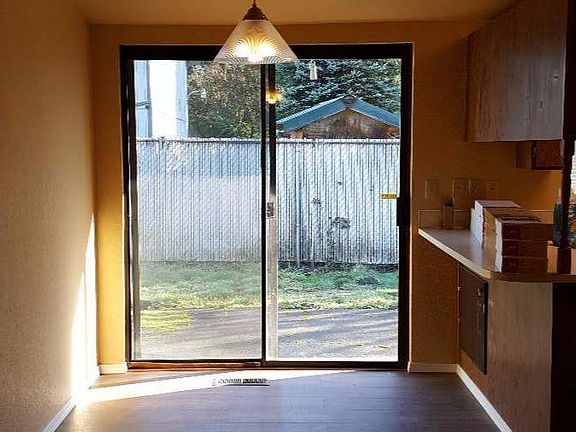 5th image of 2230 McIver Ct SW