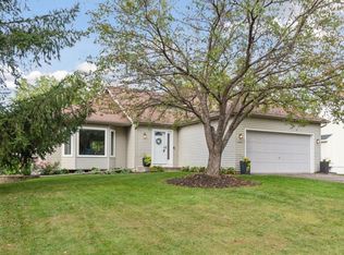 1078 Overlook Dr, Chaska, MN 55318