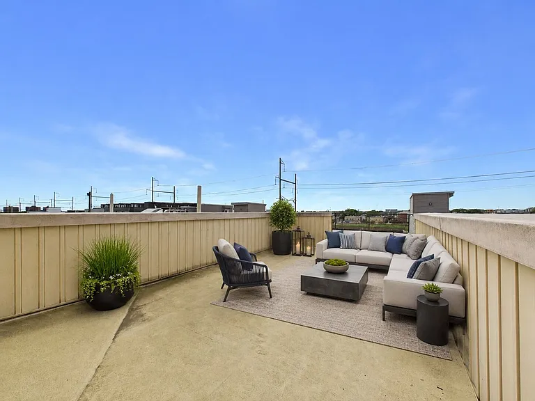 1435 S Taylor St — Photo 31