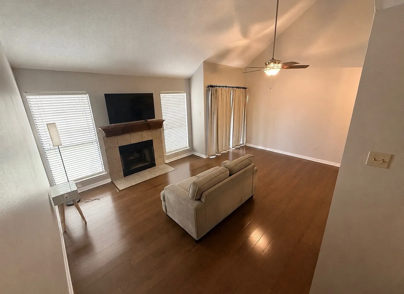 2 bed, 1144 sqft, $1,800 — Photo 3