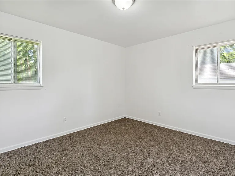19400 Harlow St — Photo 14