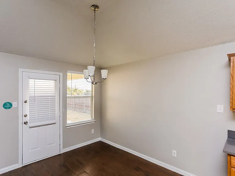 312 Singleton Dr — Photo 6