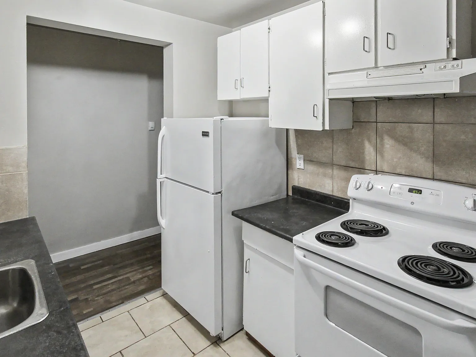 Queen Mary Apartments — Photo 1
