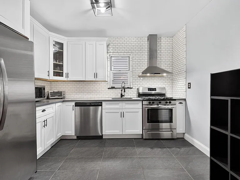 166 Woodridge St #1 — Photo 9