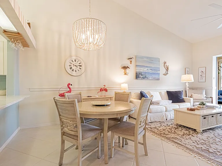 260 Robin Hood Cir #202 — Photo 4