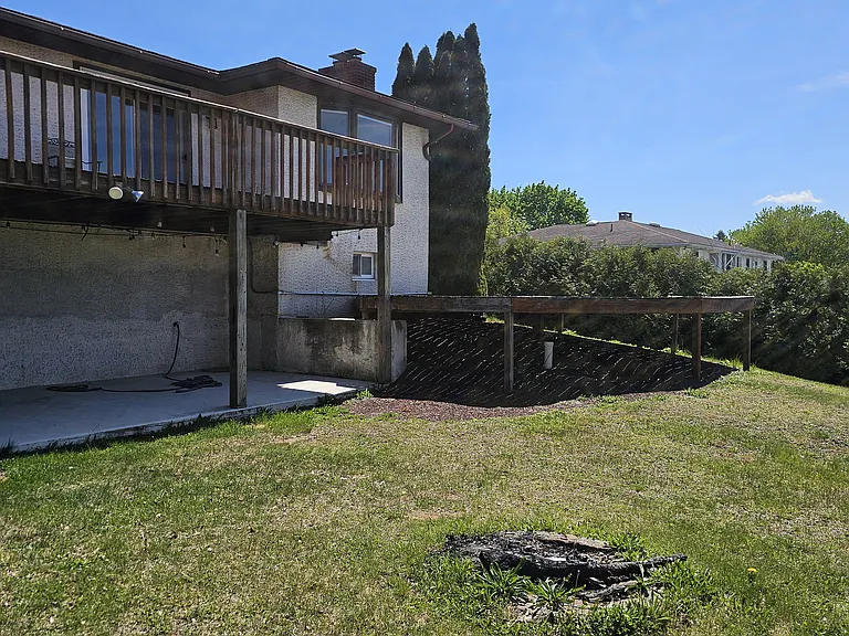 224 Laurel Dr — Photo 43