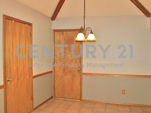 4th image of 132 Carol Ln