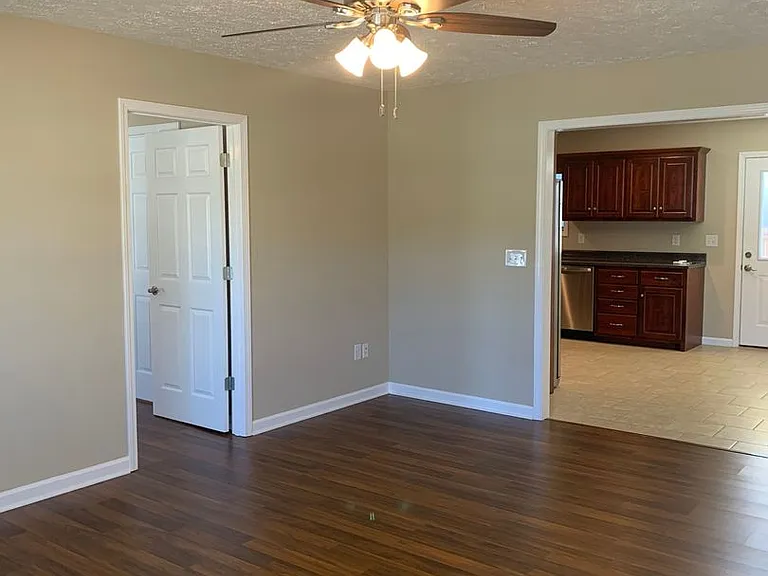 379 Hendrixson Dr — Photo 3