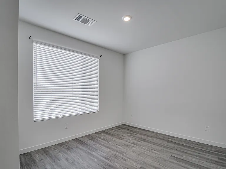 15017 Maryvale Ave — Photo 17