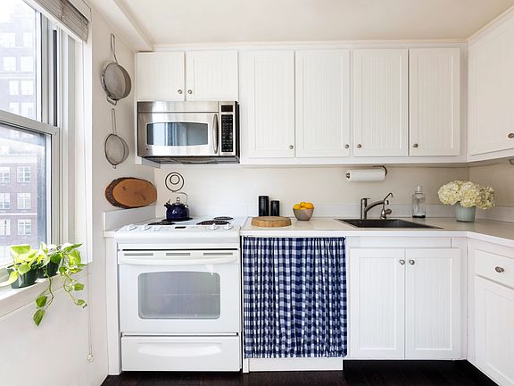 4th image of 1065 Park Ave #17D