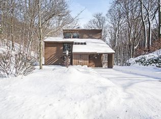 18470 N Shore Rd, Spring Lake, MI 49456