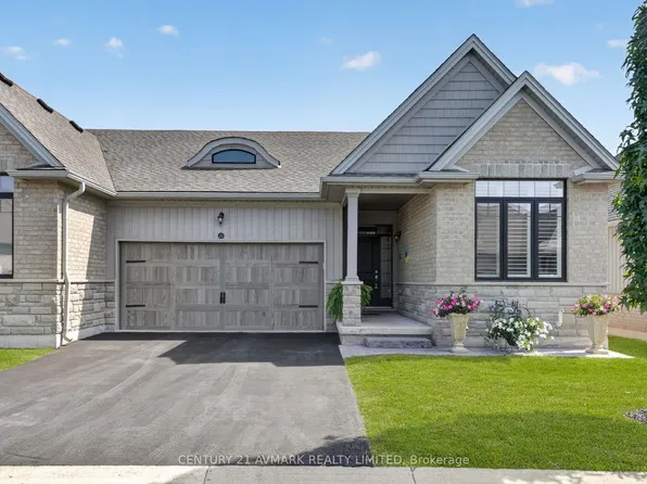 22 Borden Trl, Welland, ON L3C 0H1