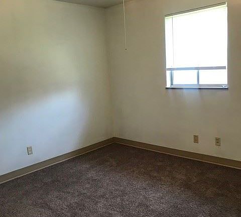 3rd image of 200 N McKenzie St APT 5