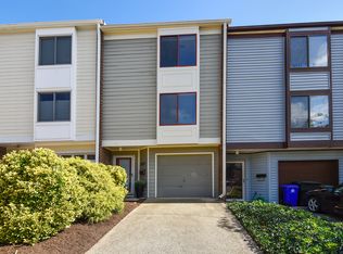 2037 N Cameron St, Arlington, VA 22207