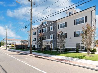 776 Fulton St #3B, Farmingdale, NY 11735