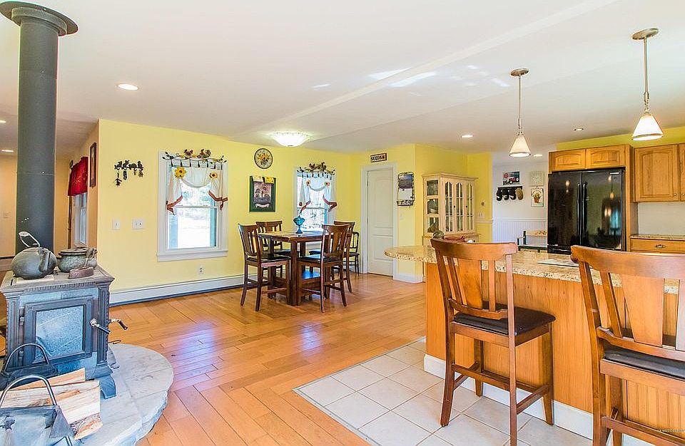 2nd image of 38 Woodman Hill Rd
