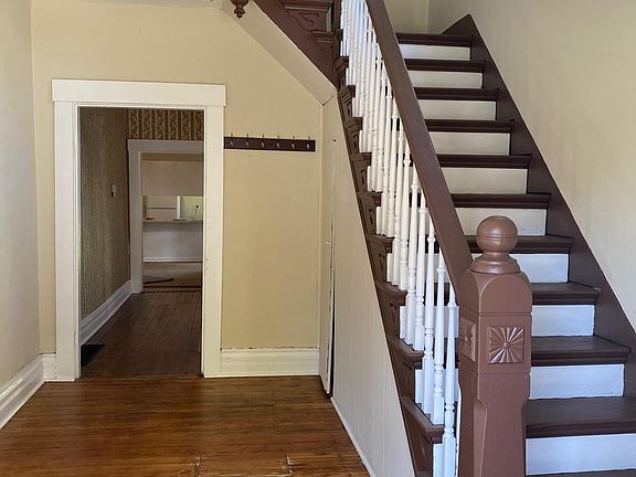 2nd image of 310 Steele St