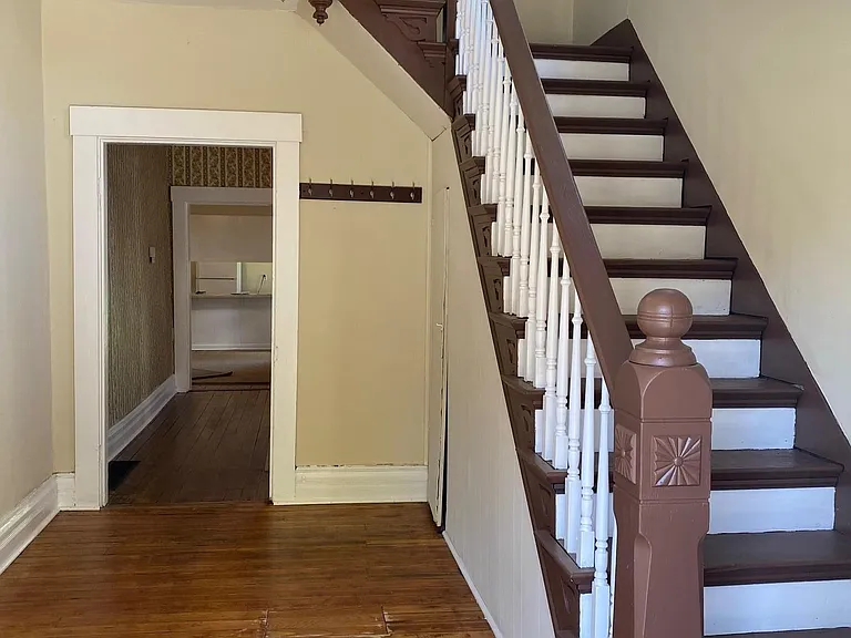310 Steele St — Photo 2