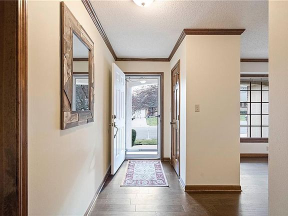 4th image of 10932 W 97th Cir