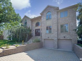 5-24 1st St, Fair Lawn, NJ 07410