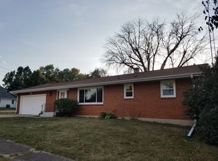 905 Brown Ave, Ashton, IL 61006