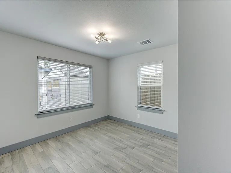 3112 Wentworth St #2 — Photo 19