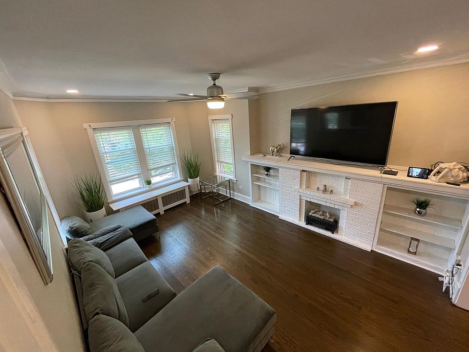 1st image of 5233 W Montrose Ave #2