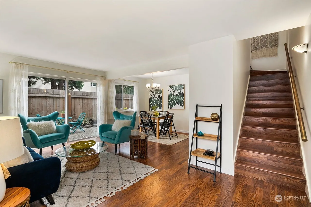 3 bed, 1.5 bath, 1105 sqft, $3,000 — Photo 2