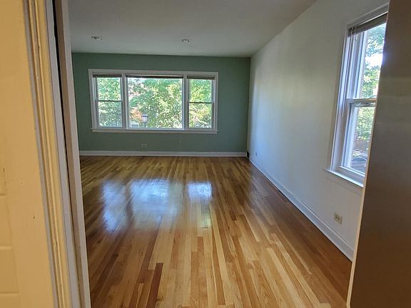 3rd image of 818 Mulford St APT 2