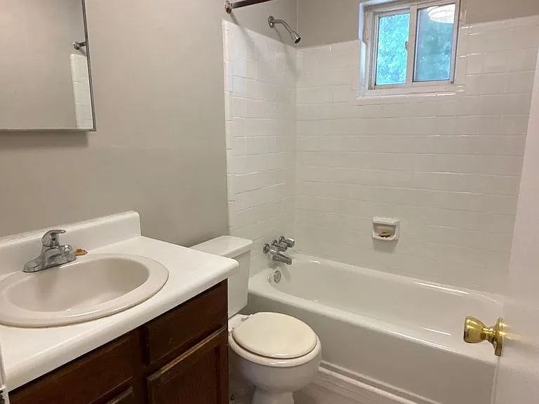 315 W Camel Street — Photo 7