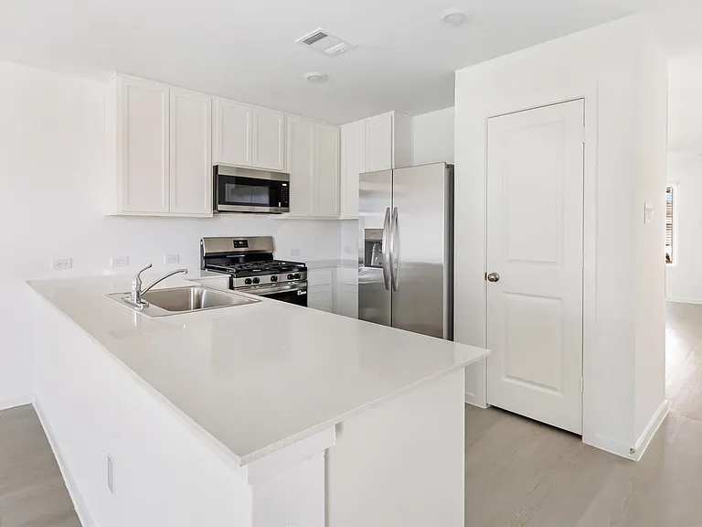917 Capracotta Dr — Photo 16