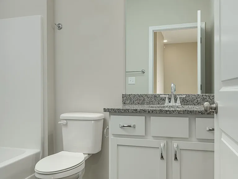Edgewood Condos — Photo 23