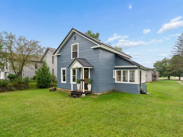 803 Oshkosh St, New London, WI 54961