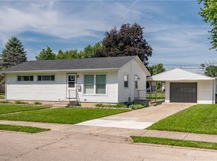 810 Meadow Ln, Troy, OH 45373