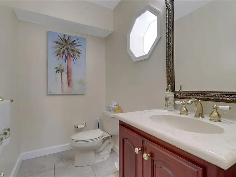562 Goldcoast Ct — Photo 17
