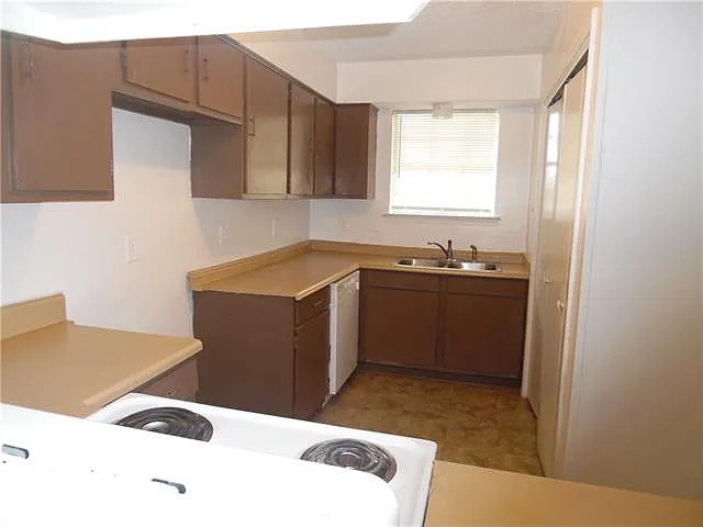 3120 Phoenix Ave #D — Photo 3