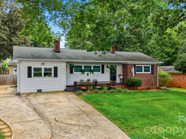 904 15th St NW, Conover, NC 28613