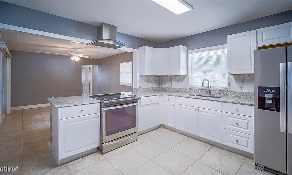 1st image of 302 E Hydrangia St
