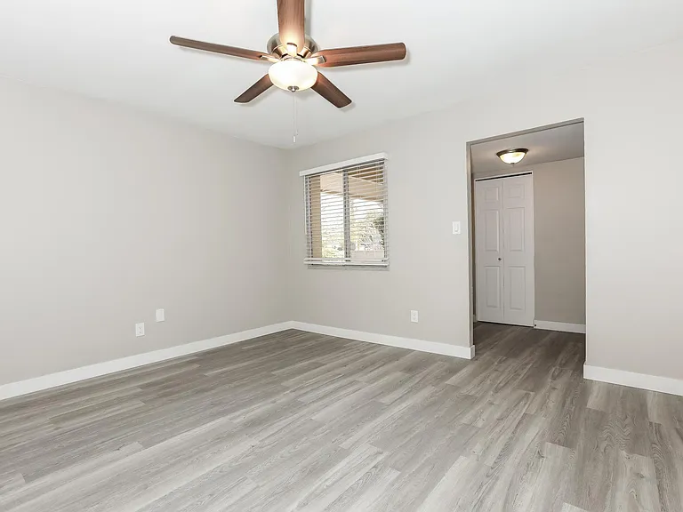 3430 S Oak St — Photo 12