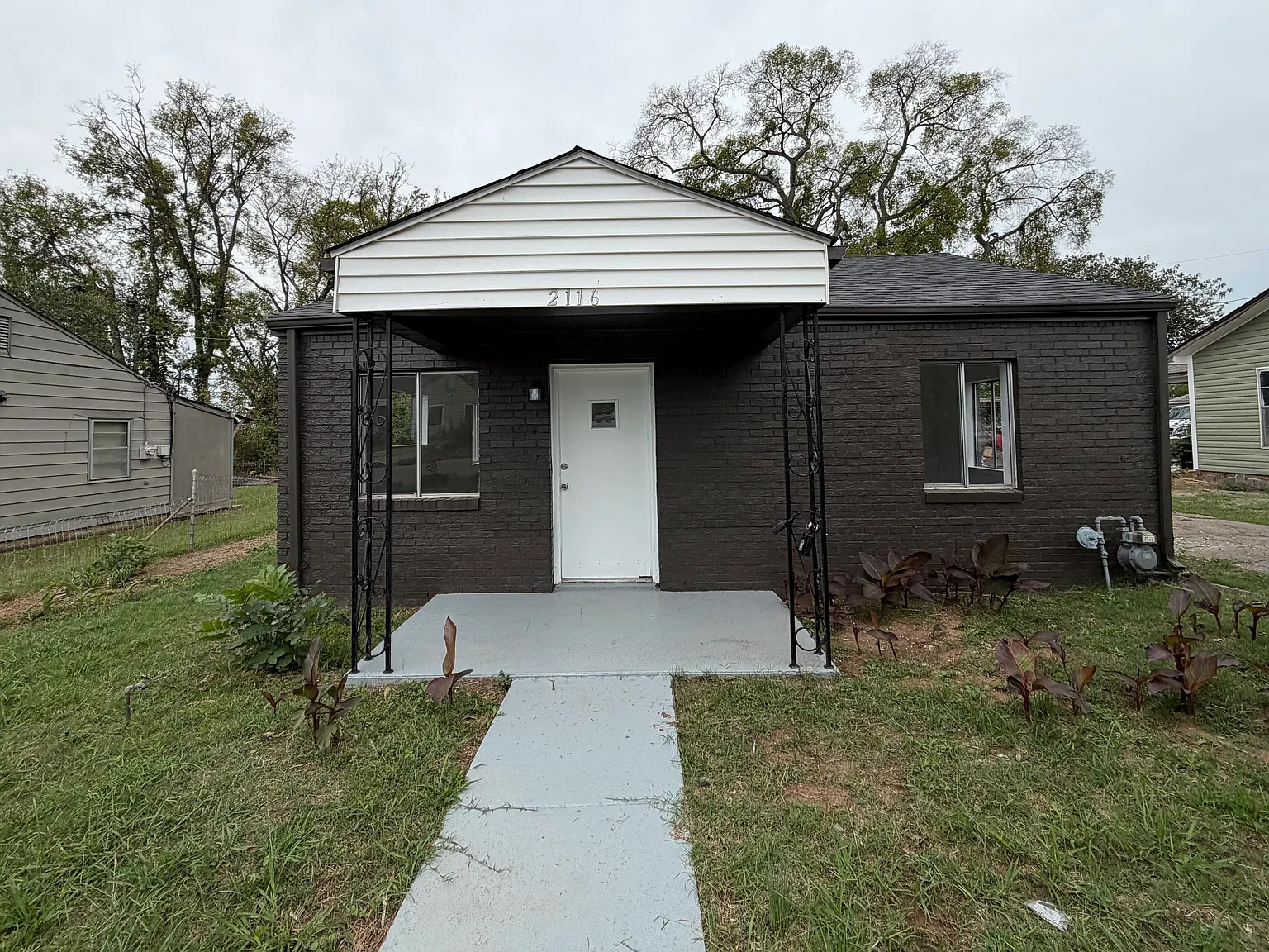 3 bed, 972 sqft, $1,000 — Photo 1