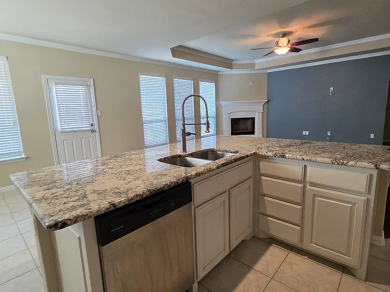 430 Brookdale Dr — Photo 7
