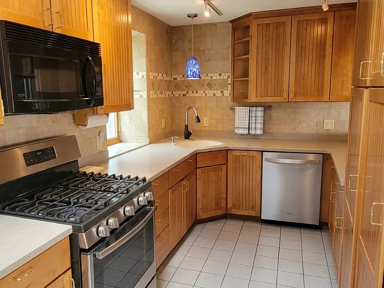 45 Breezy Hill Ter — Photo 21