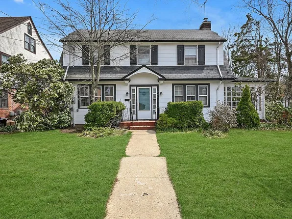 1421 159th St, Whitestone, NY 11357