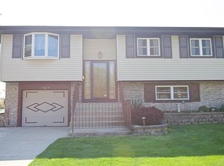 1017 Webster Ln, Schaumburg, IL 60193