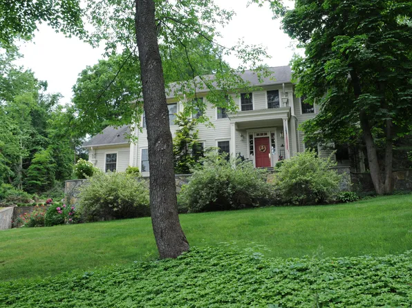 9 Mountainview Rd, Patterson, NY 12563