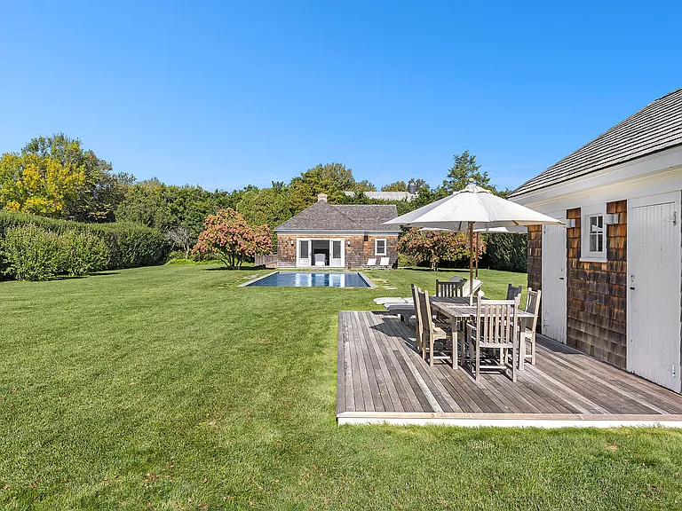 148 Hedges Ln — Photo 2