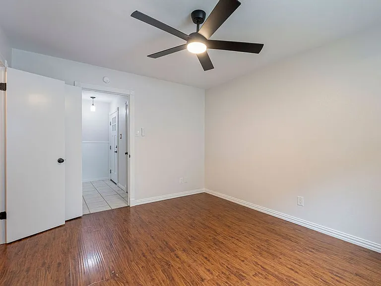 920 Acorn Oaks Dr — Photo 8